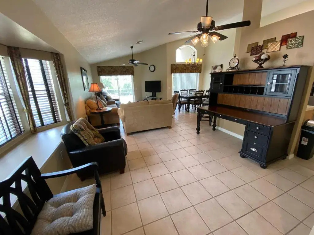 1531GUV -Home away from home! Golf front villa!