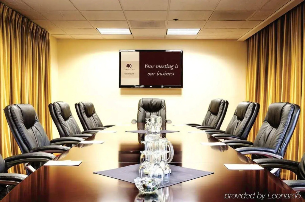 DoubleTree by Hilton Bakersfield