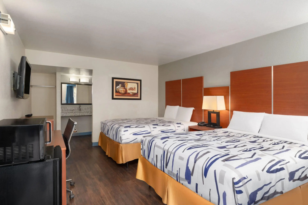 Travelodge by Wyndham Albuquerque West