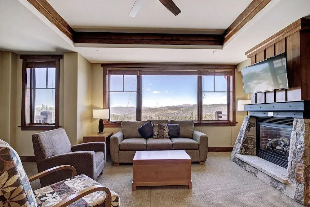 One Ski Hill Place S8414