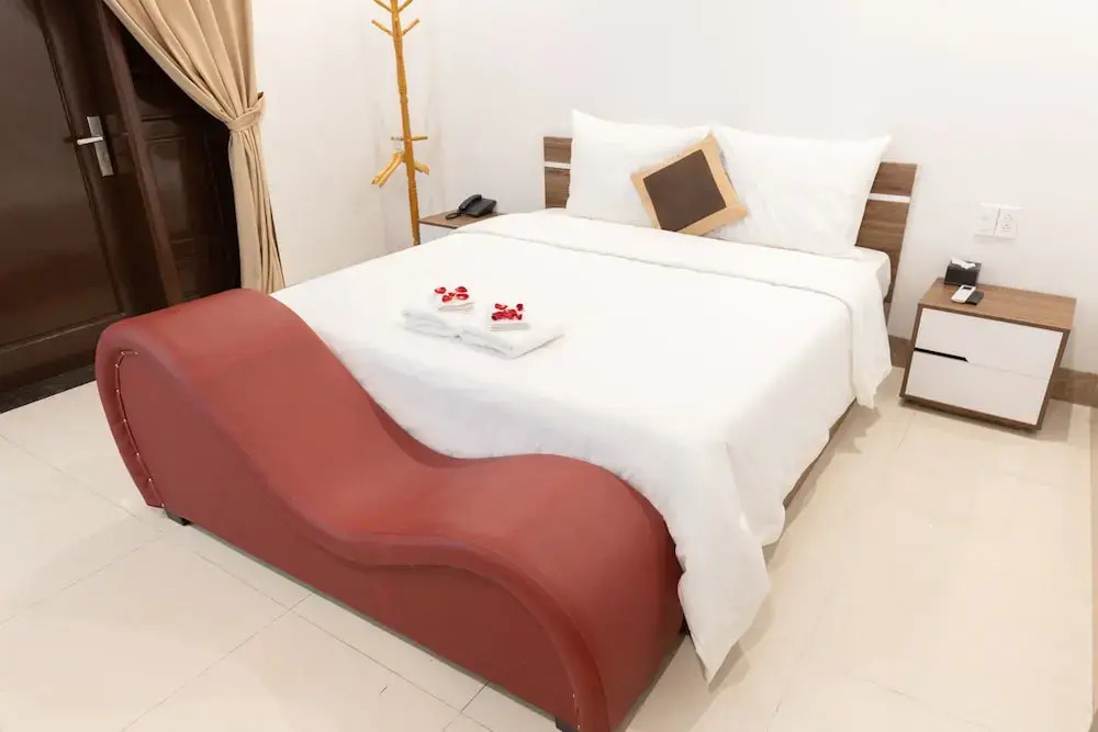 Royal Hotel Sài Đồng - Long Biên