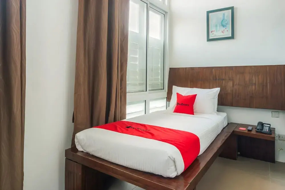 RedDoorz Premium @ Serangoon (SG Clean, Staycation Approved)