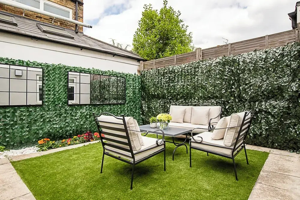 Luxurious 3 Bed Flat With Patio and Garden