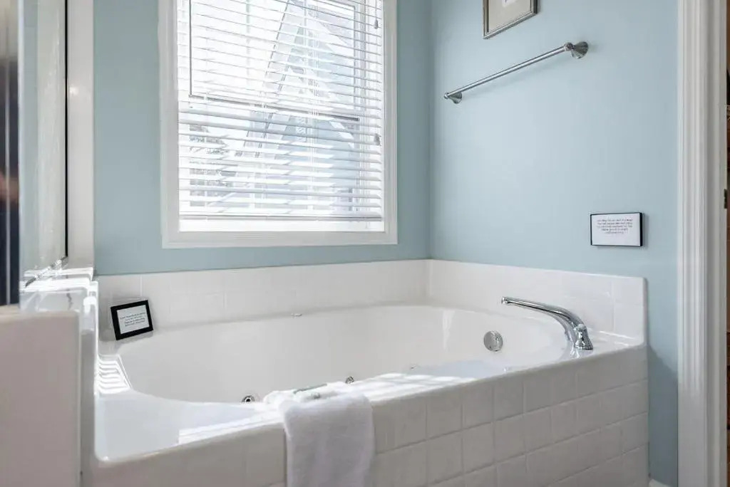 84 Waters Edge - Riverview Townhouse - Pool