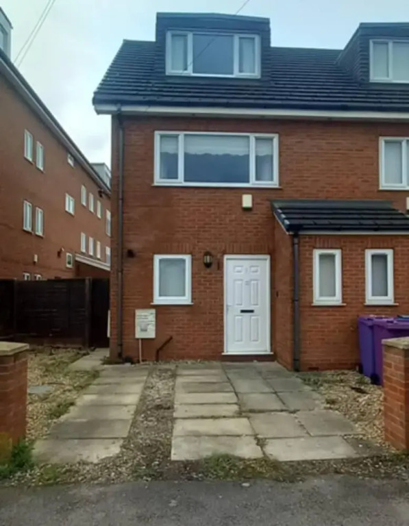 Entire House With 3 Bedrooms