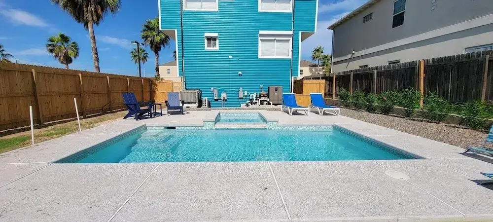 Blue Heron Bungalow 3 Bedroom Home by Redawning
