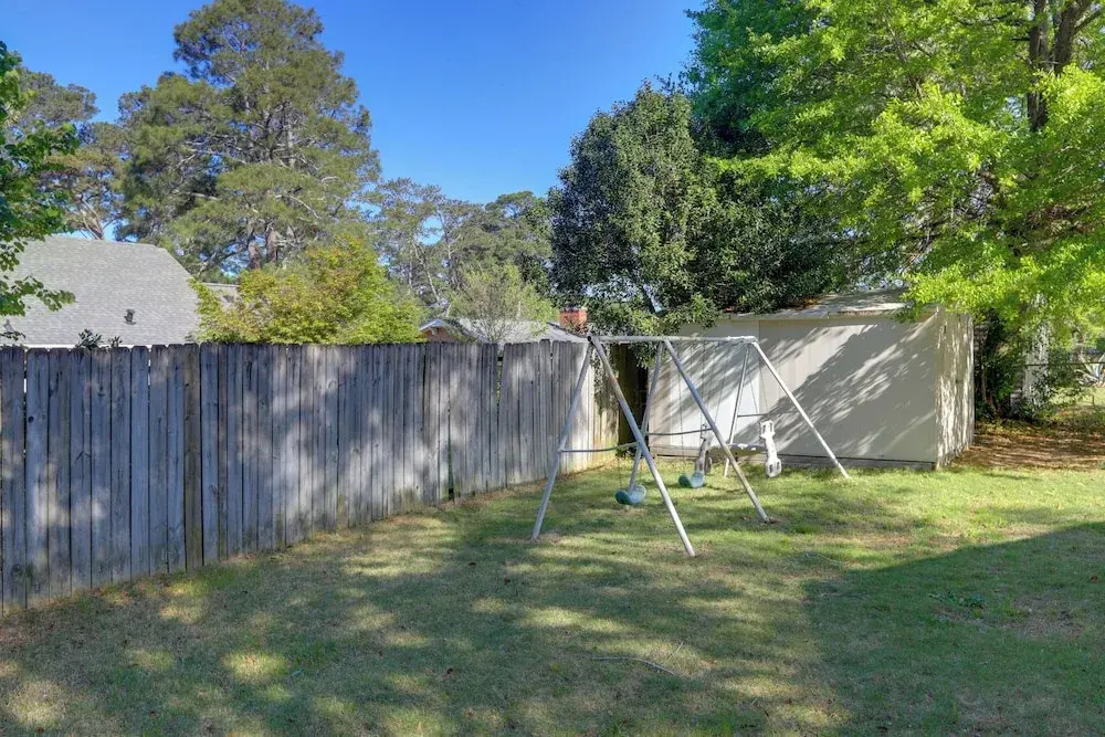 'the Ranger House' Columbus Home: Fenced Backyard