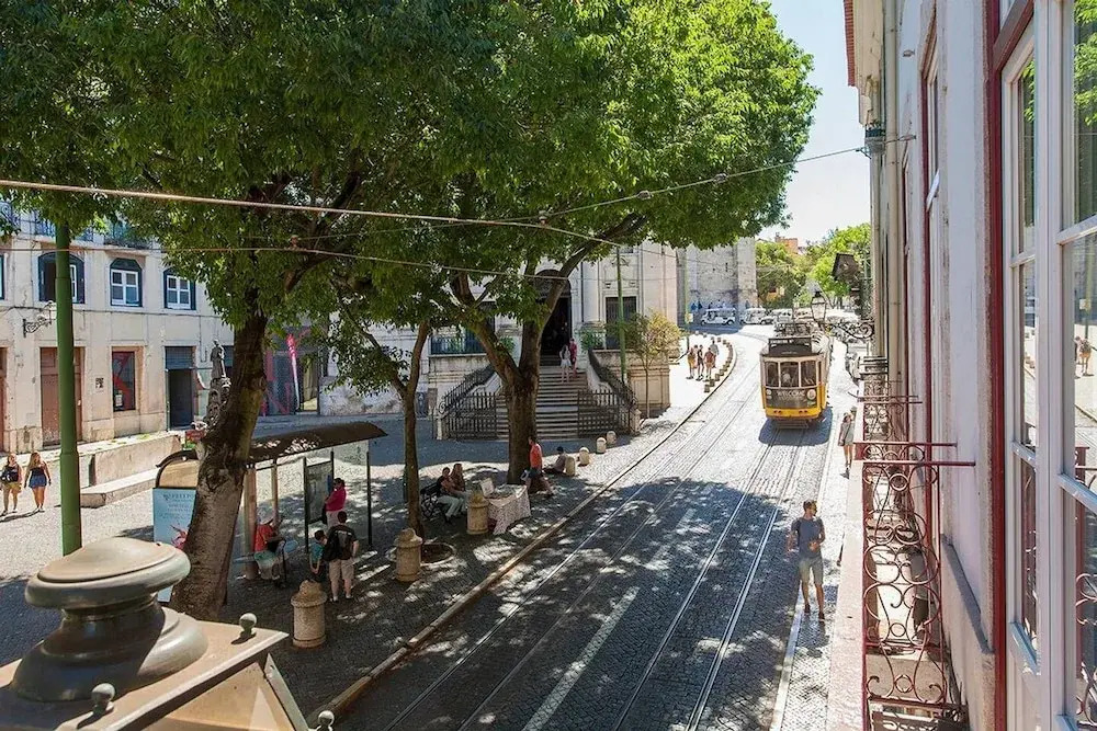 Traveling To Lisbon Castelo Apartments