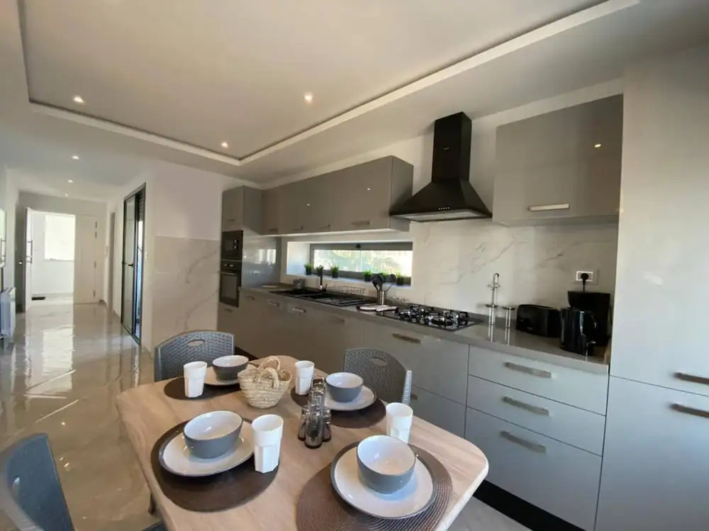 Cozy Stay With Balcony View in La Marsa