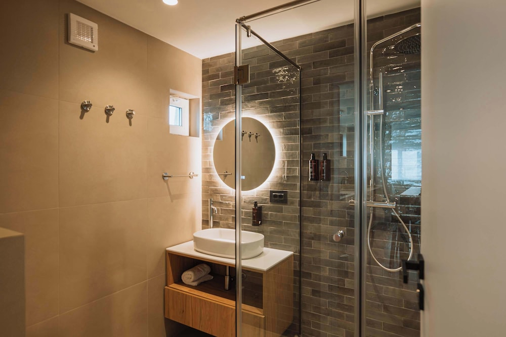 Central Boulevard Apartments by Olala Homes
