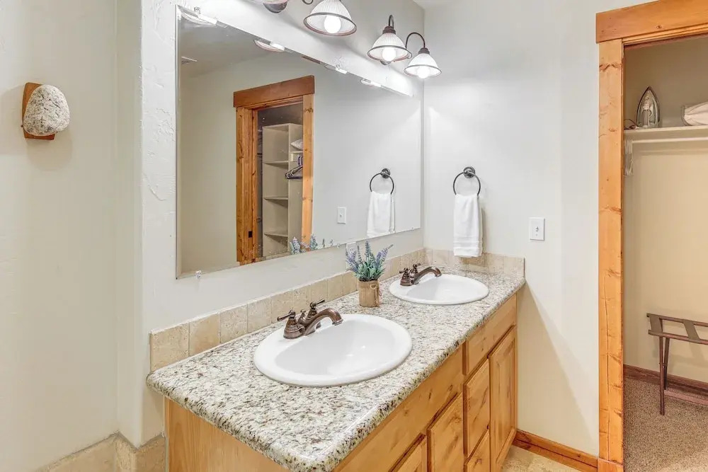 1 Mi to Ponderosa State Park: Condo w/ Pool Access
