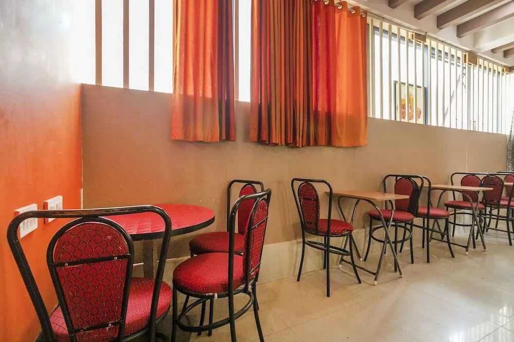Oyo 436 Emirates Suites