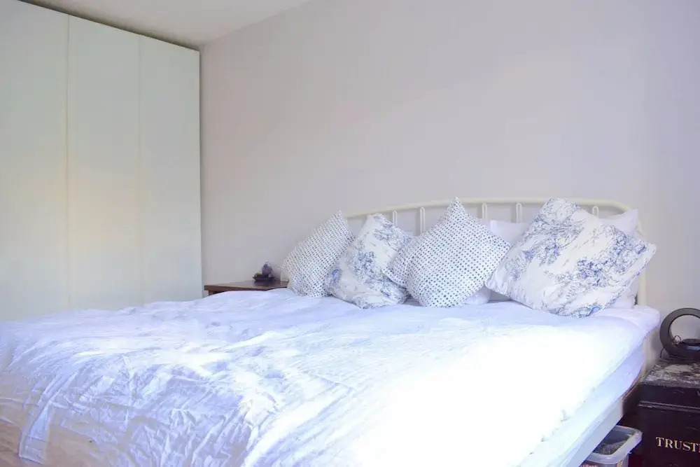 3 Bedroom Victorian Flat With Parking in South East London