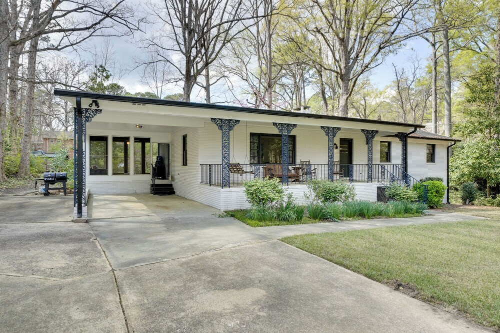 Quiet Downtown Cary Home w/ Screened Porch