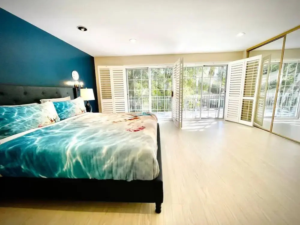 Pacific Dreams at Woodland Hills Distinguished 8 Br 6 5 BA Residence With Pool and Spa Sleeps 16