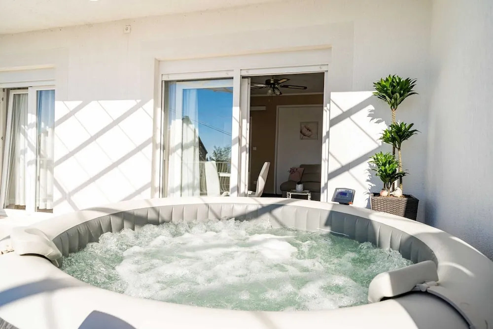 Apartments Blazevic - Two Bed/apt With Hot Tub 2