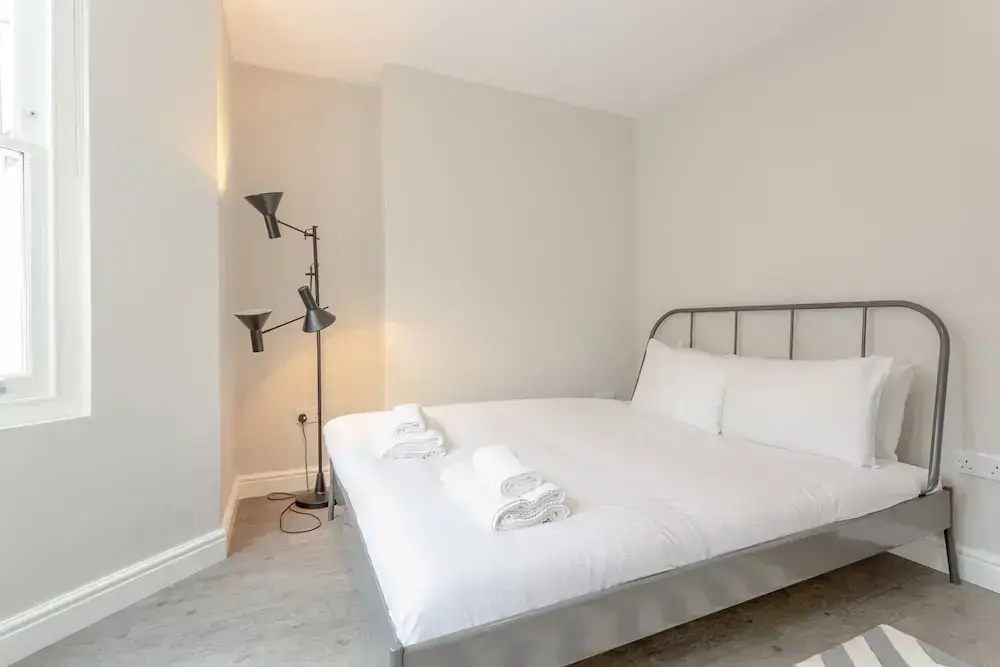 Spacious 1 Bedroom Flat With Garden