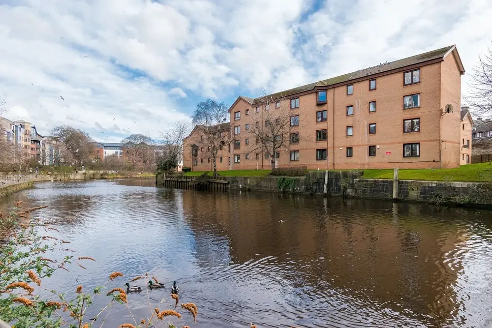 amazing apartments - Great Junction St - by Water of Leith