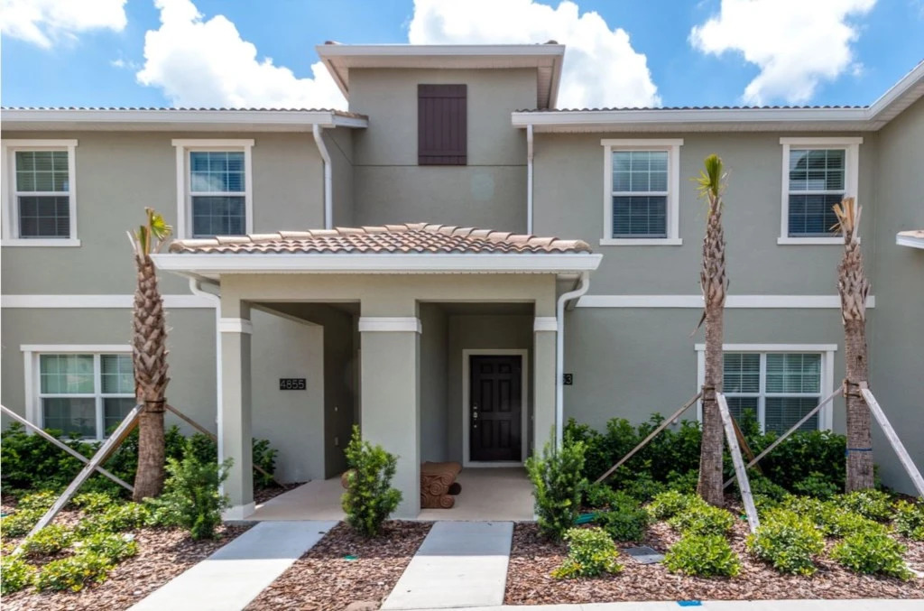 4 Bedrooms 3 Bathrooms Storey Lake 4853 Rc
