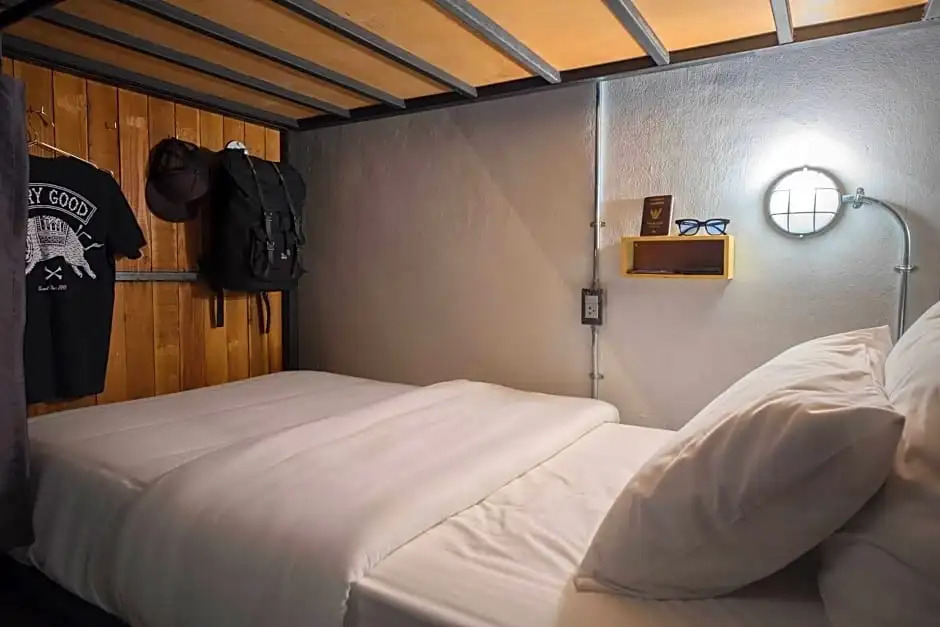 Banana hostel (Don Muang)