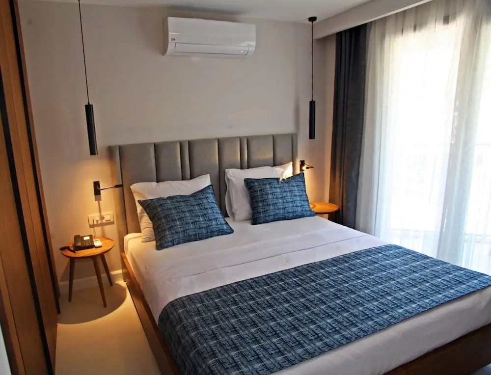 Queen Residence By Important Group Travel