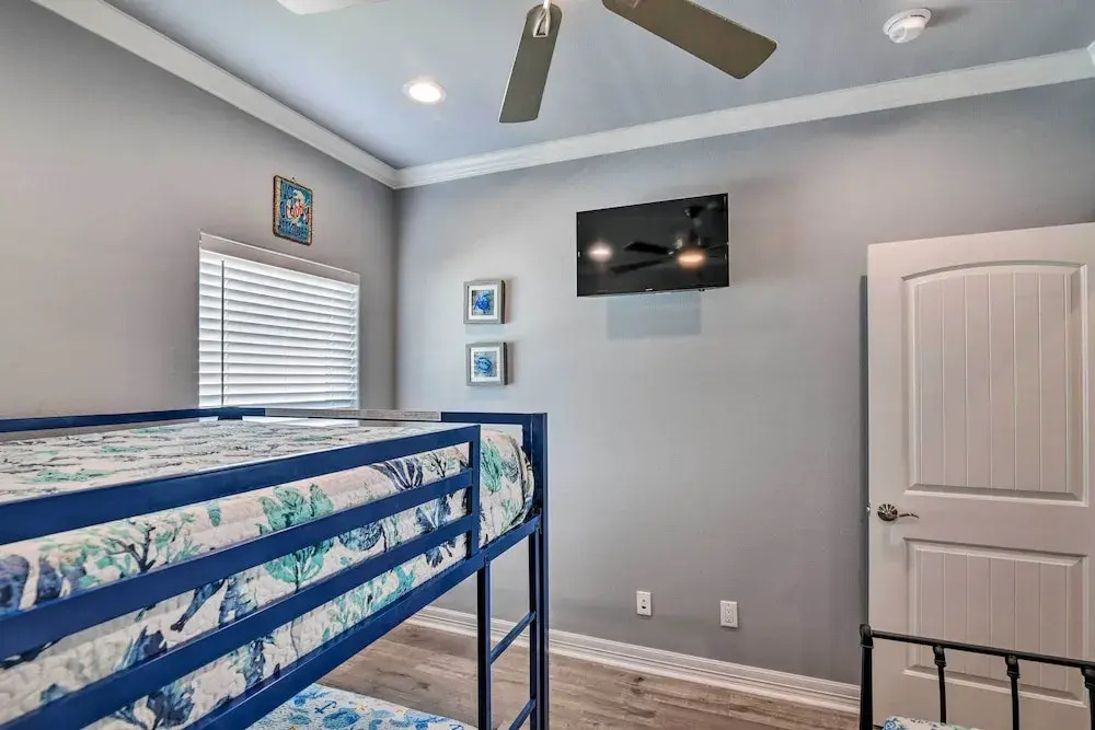 Walk to Shore: Crystal Beach Home w/ Deck + Grill!