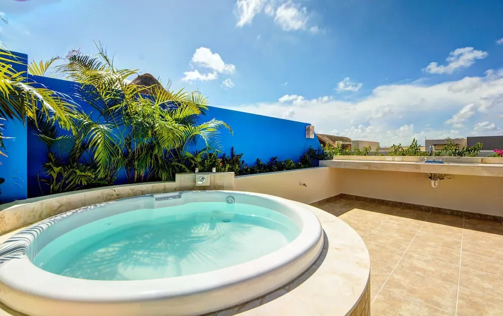 Rainbow Penthouse 2 bedrooms sleeps 5