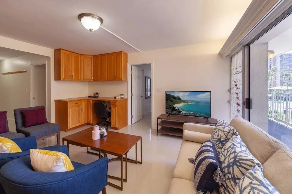 Huge 2br/2ba Mins Away From Waikiki Beach by Domio