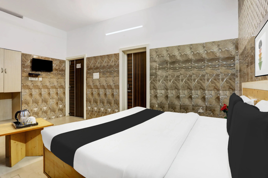 Hotel O Jammu Near Ragunath Bazaar Formerly GoodWill