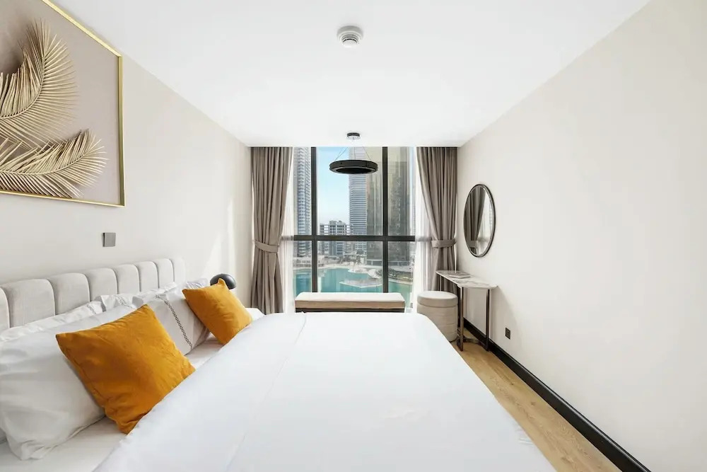 1BR by the Lake Near DMCC Metro Station