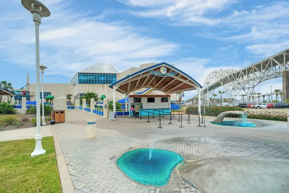Private Balcony w/ Ocean View Pool & Hot Tub Access Ocean Echo by Avantstay