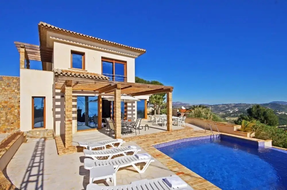 Villa - 4 Bedrooms with Pool, WiFi and Sea views - 104976
