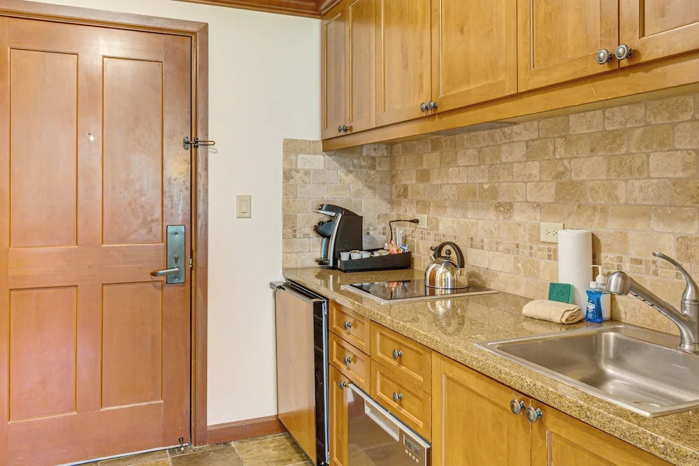 Sweeping Views & Access to Slopes: Everline Condo