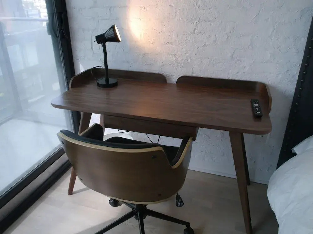 Stylish Condo in Amazing King West Area