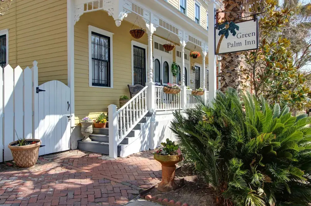Green Palm Inn