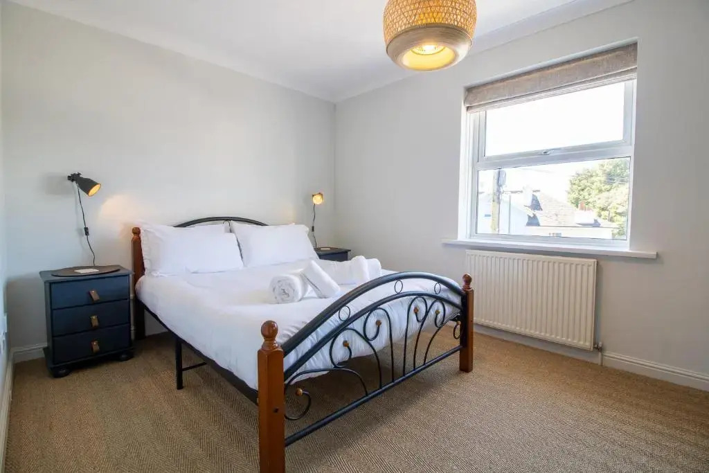 Laurels- 3-beds, Parking, Short Walk to Beach