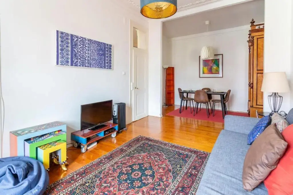 Bright 2 bedroom Apt 100m from Av. Liberdade