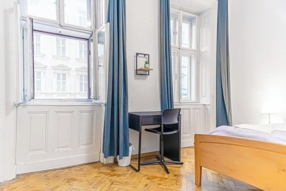 3 Apartments For 16 Near Lugner