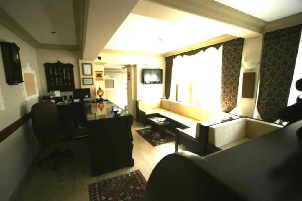 Peninsula Grand