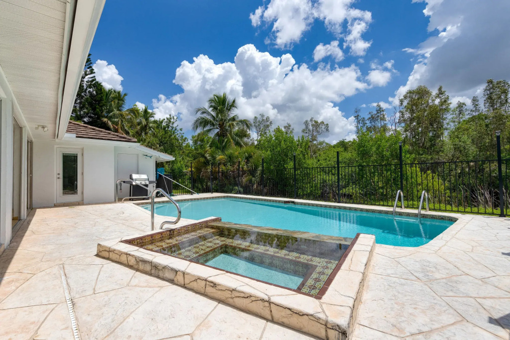 Casa Bonita by Avantstay Large Backyard, Patio, Pool + Hot Tub