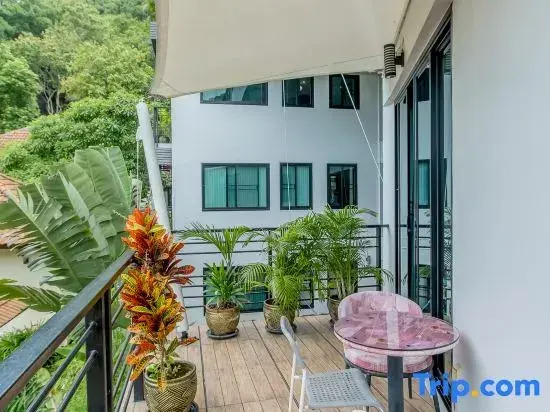 Penthouse Crystal Bay Apartments