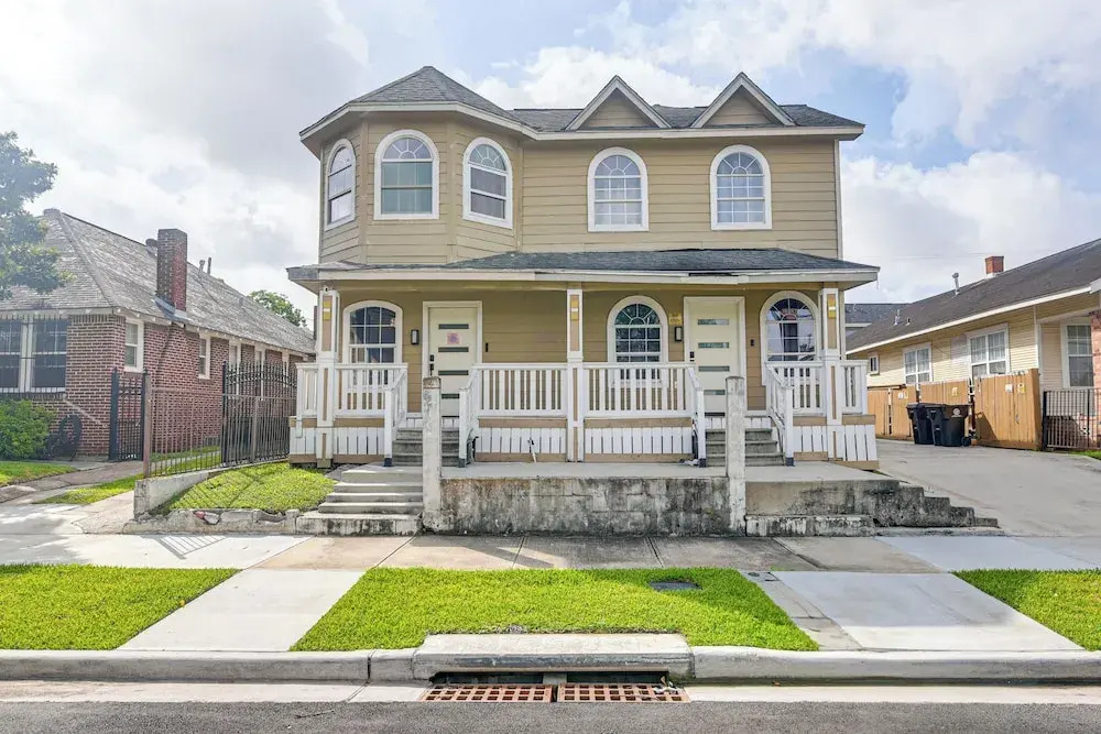 Walk to Shops & Dining: Modern Houston Apt!