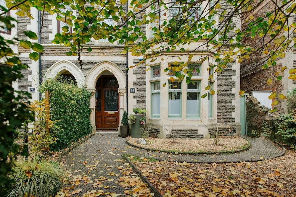 The Suite, 82 Cathedral, Private Parking