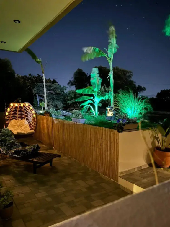Casa Terra is Near Hillside Area Airport Beach