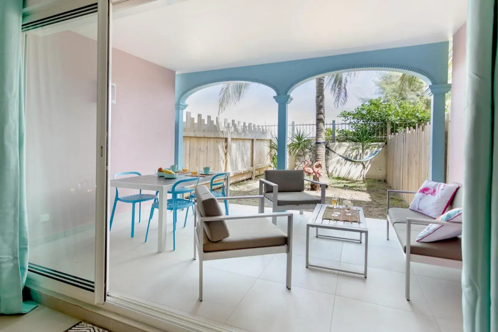VILLA FLAMINGO, Beautiful 2 bedroom house - 1 min from the beach