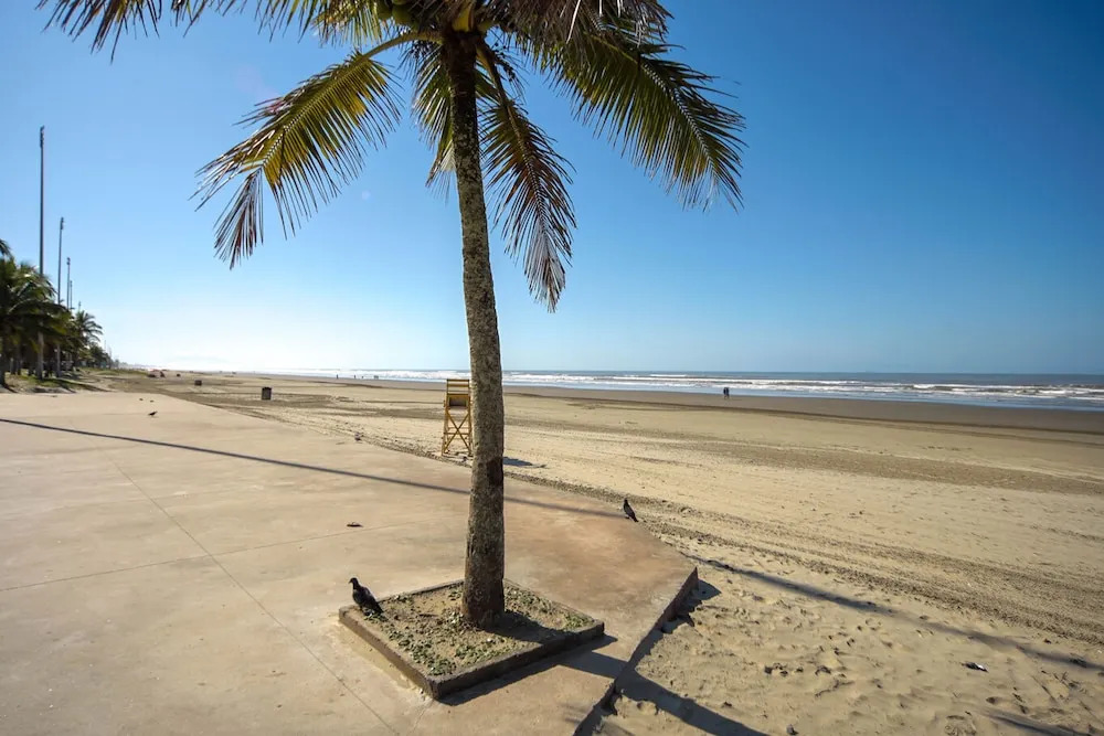 Casa com Piscina e Garagem a 550m da Praia