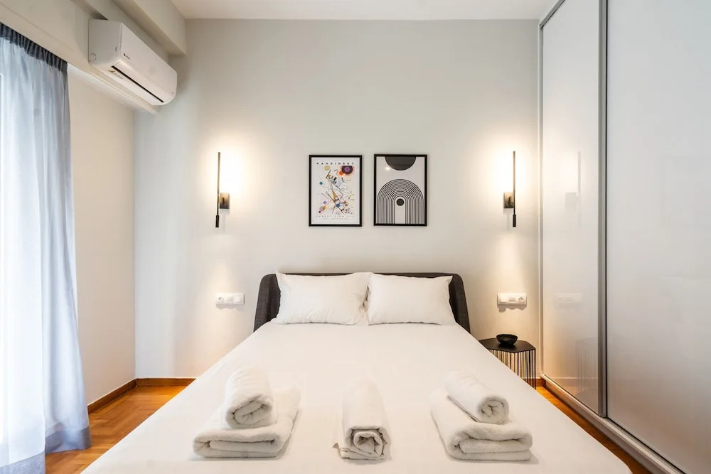 LIV - Peaceful Pagrati Getaway