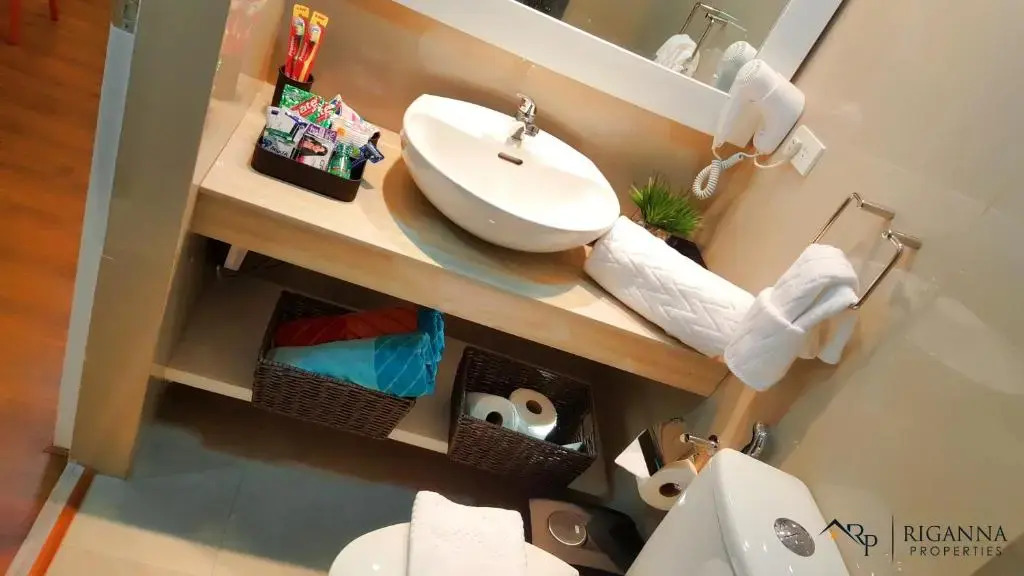 Riganna One @ Shell Residences - near Airport,MOA