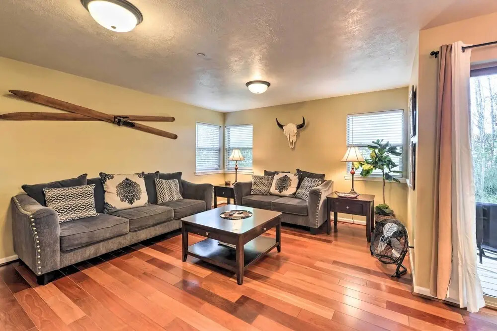 Near Skiing & Hiking: Inviting Retreat in Victor!