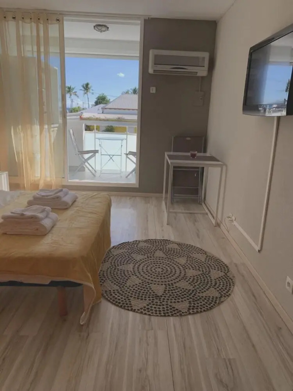 Studio in Saint-françois, With Wonderful sea View, Balcony and Wifi